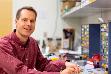 David Ginger at the sample preparation laboratory for atomic force microscopy in the UW’s Molecular Engineering and Sciences Building. Courtesy: Dennis Wise/University of Washington